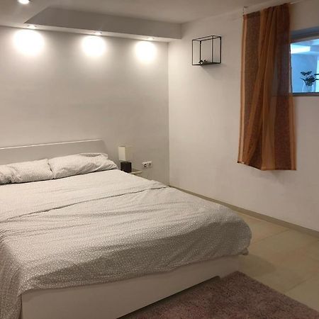 Bescheidene Untergeschoss Wohnung In Guter Lage. Colonia Esterno foto