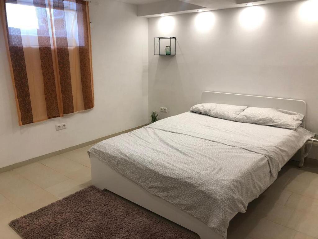 Bescheidene Untergeschoss Wohnung In Guter Lage. Colonia Esterno foto