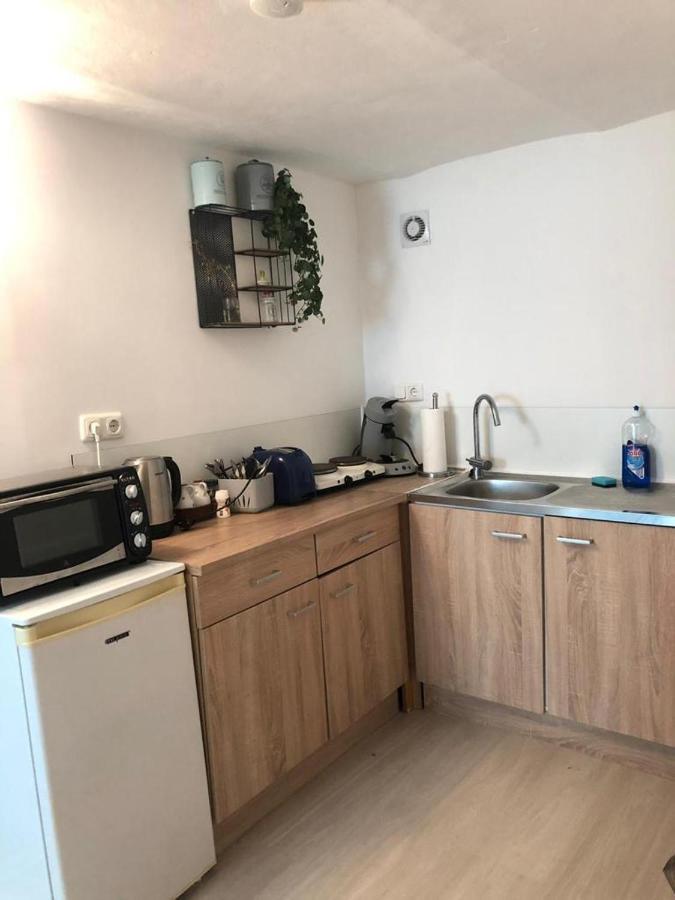 Bescheidene Untergeschoss Wohnung In Guter Lage. Colonia Esterno foto