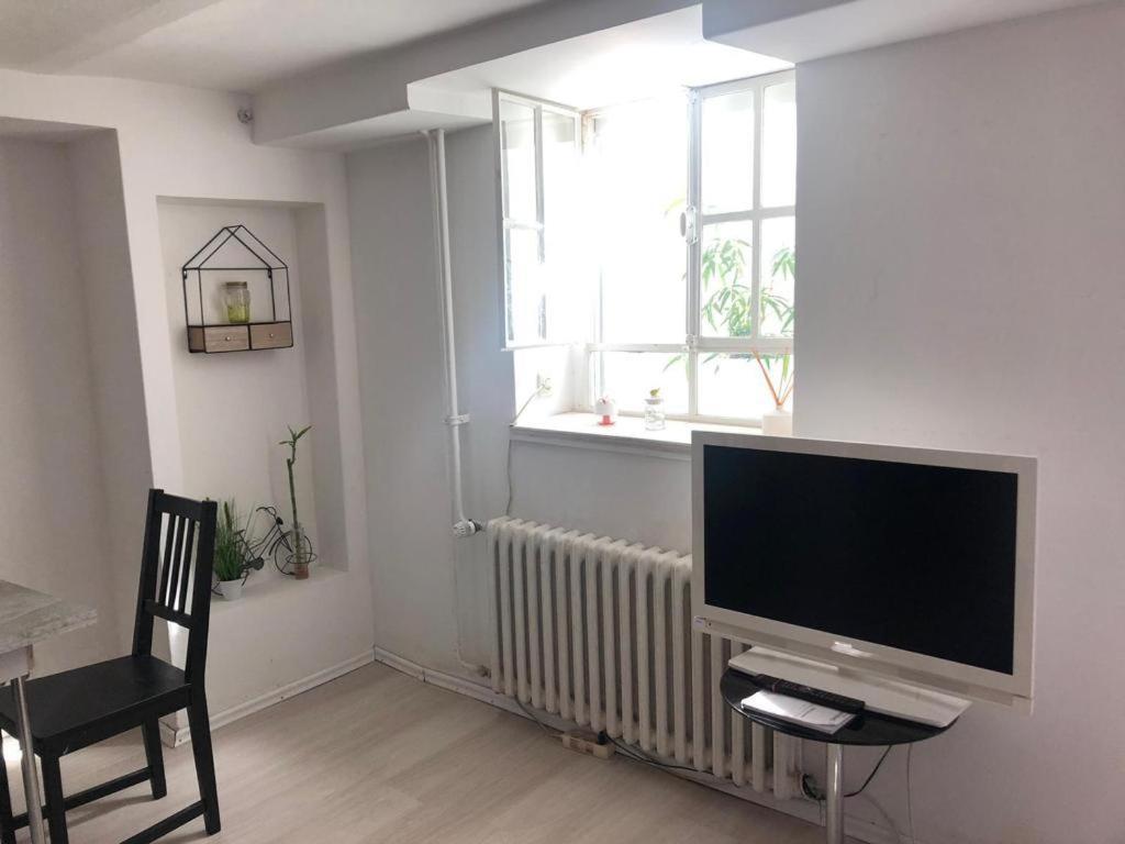 Bescheidene Untergeschoss Wohnung In Guter Lage. Colonia Esterno foto