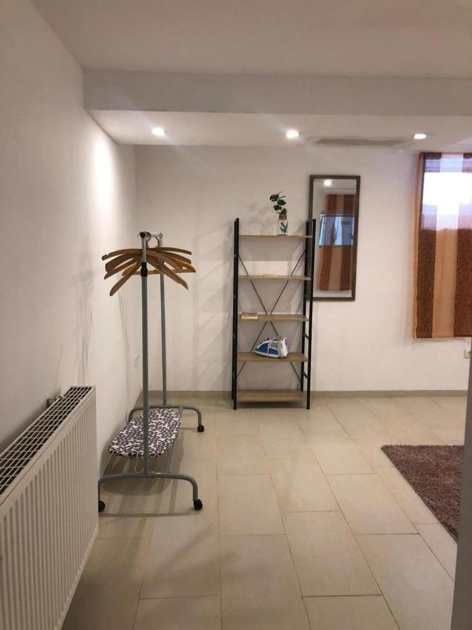 Bescheidene Untergeschoss Wohnung In Guter Lage. Colonia Esterno foto